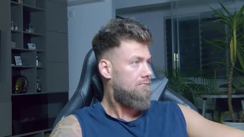 Snapshot of enrikoblue chatting on December 10, 9:43 pm Erik online show from December 10, 9:43 pm