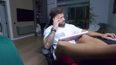 Snapshot of enrikoblue chatting on December 30, 5:13 pm Erik online show from December 30, 5:13 pm