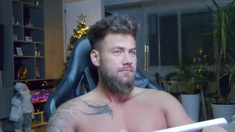 Snapshot of enrikoblue chatting on December 30, 10:45 pm Erik online show from December 30, 10:45 pm