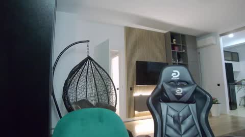 Snapshot of enrikoblue chatting on January 8, 11:30 pm Erik online show from January 8, 11:30 pm