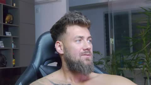 Snapshot of enrikoblue chatting on January 15, 7:44 pm Erik online show from January 15, 7:44 pm