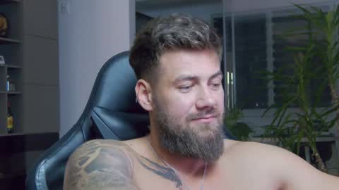 Snapshot of enrikoblue chatting on January 17, 10:01 pm Erik online show from January 17, 10:01 pm