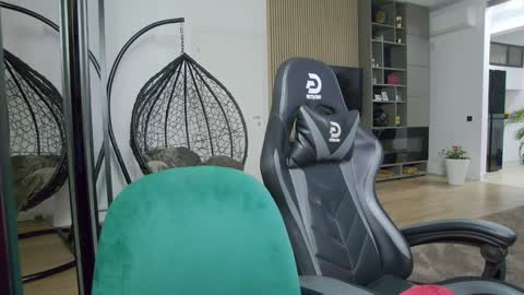 Snapshot of enrikoblue chatting on January 31, 10:31 pm Erik online show from January 31, 10:31 pm