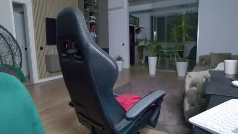 Snapshot of enrikoblue chatting on February 23, 10:09 pm Erik online show from February 23, 10:09 pm