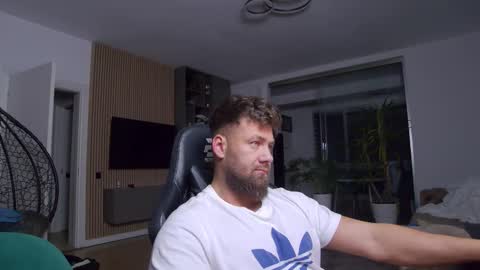 Snapshot of enrikoblue chatting on March 2, 8:18 pm Erik online show from March 2, 8:18 pm