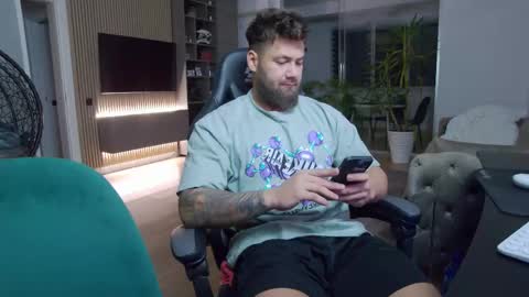 Snapshot of enrikoblue chatting on March 3, 7:06 pm Erik online show from March 3, 7:06 pm