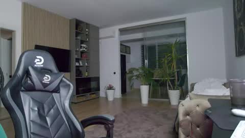 Snapshot of enrikoblue chatting on March 4, 8:05 pm Erik online show from March 4, 8:05 pm