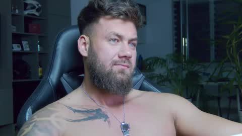 Snapshot of enrikoblue chatting on March 10, 9:29 pm Erik online show from March 10, 9:29 pm