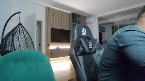 Snapshot of enrikoblue chatting on September 14, 7:13 pm Erik online show from September 14, 7:13 pm