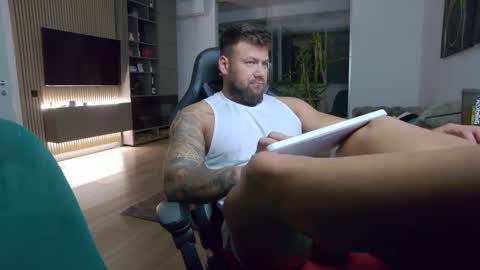 Snapshot of enrikoblue chatting on September 23, 7:17 pm Erik online show from September 23, 7:17 pm