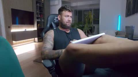 Snapshot of enrikoblue chatting on October 15, 5:13 pm Erik online show from October 15, 5:13 pm