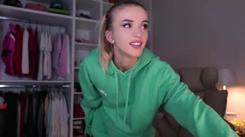 entya online show from October 3, 5:26 am