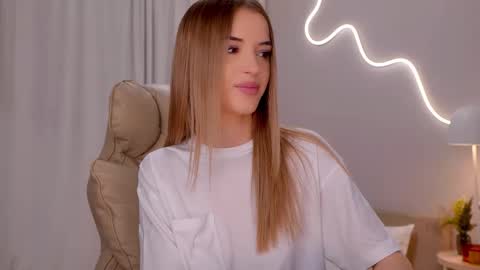 entya online show from February 14, 8:33 am