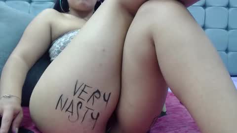 Snapshot of eny_dirty chatting on December 28, 1:38 pm Enny Dirty online show from December 28, 1:38 pm