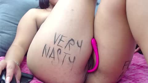 Snapshot of eny_dirty chatting on December 28, 5:25 pm Enny Dirty online show from December 28, 5:25 pm