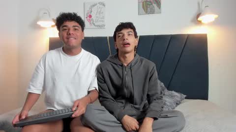 Snapshot of enzo_love18 chatting on March 18, 5:10 am enzo online show from March 18, 5:10 am