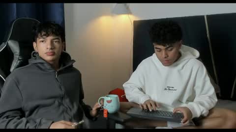 Snapshot of enzo_love18 chatting on May 27, 7:38 am enzo online show from May 27, 7:38 am