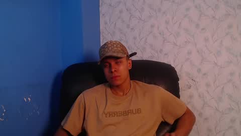 Snapshot of enzo_valentinou chatting on April 15, 11:16 pm Enzo online show from April 15, 11:16 pm