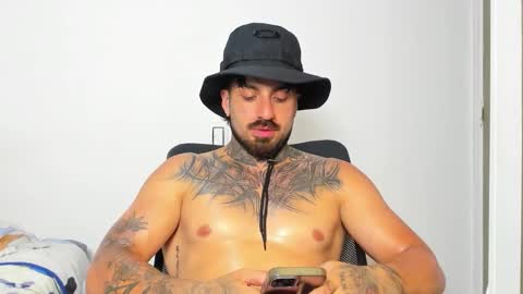 Enzo Aren online show from October 19, 1:28 am