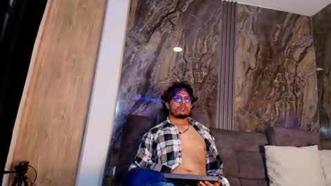 Snapshot of enzodarkwood chatting on December 2, 2:01 pm Enzo online show from December 2, 2:01 pm