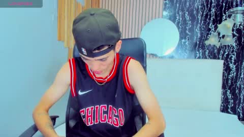 enzoo_smith online show from July 22, 7:16 pm