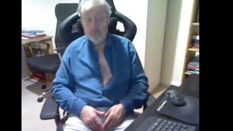 erasmus_d online show from December 1, 5:46 pm