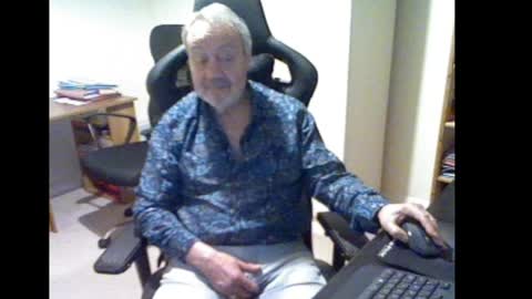 erasmus_d online show from December 7, 6:15 pm