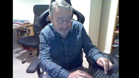erasmus_d online show from December 9, 6:03 pm