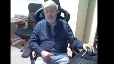 erasmus_d online show from December 30, 5:44 pm