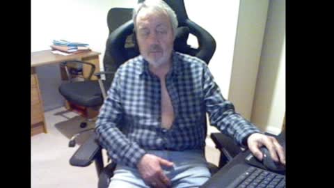erasmus_d online show from January 4, 5:58 pm