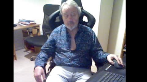 erasmus_d online show from February 2, 5:59 pm