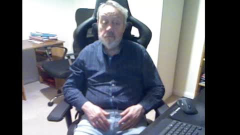 erasmus_d online show from March 2, 6:40 pm