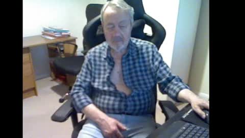erasmus_d online show from March 3, 6:01 pm