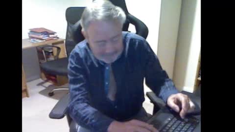 erasmus_d online show from November 2, 5:15 pm