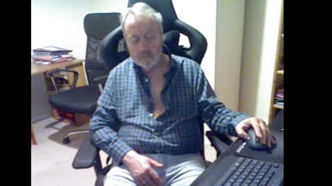 erasmus_d online show from February 8, 5:49 pm