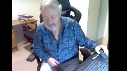 erasmus_d online show from February 21, 6:31 pm
