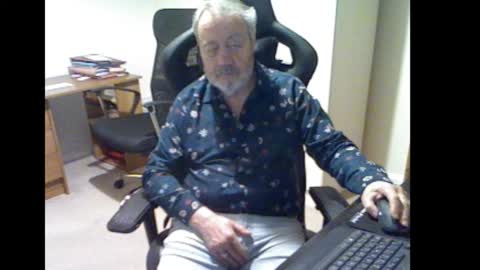 erasmus_d online show from February 22, 5:55 pm