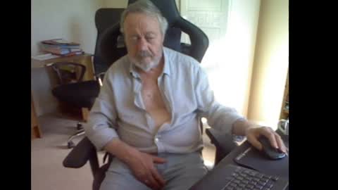 erasmus_d online show from April 23, 4:20 pm