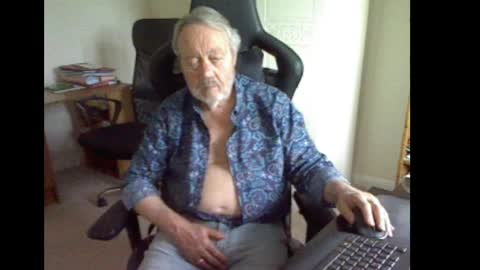 erasmus_d online show from April 27, 5:00 pm