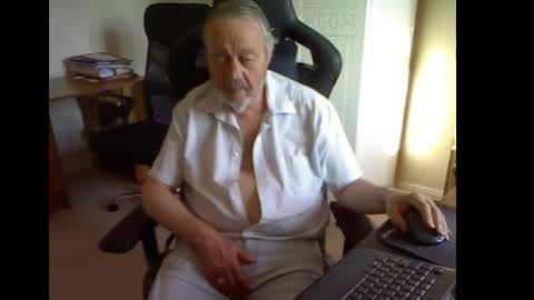 erasmus_d online show from May 9, 5:18 pm