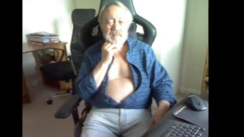 erasmus_d online show from May 18, 4:35 pm