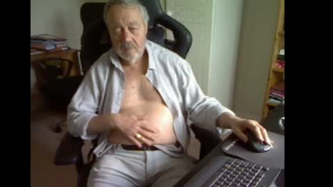 erasmus_d online show from June 11, 5:11 pm