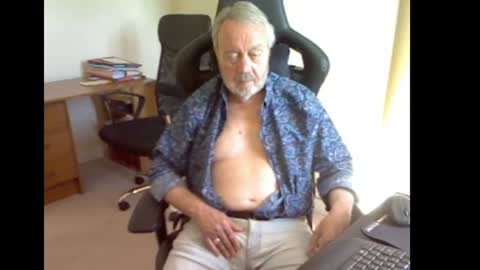erasmus_d online show from June 13, 4:38 pm