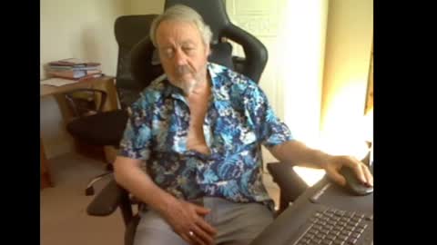 erasmus_d online show from July 3, 4:35 pm