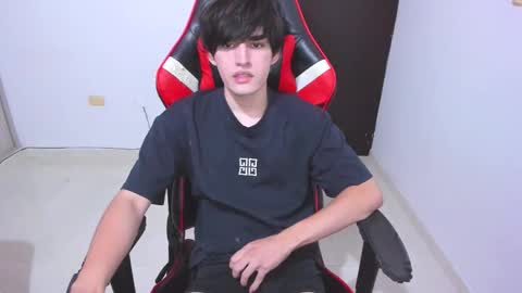 Snapshot of eren_tatakae chatting on February 21, 5:03 pm eren_tatakae online show from February 21, 5:03 pm