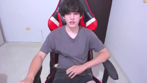 Snapshot of eren_tatakae chatting on February 25, 3:38 am eren_tatakae online show from February 25, 3:38 am