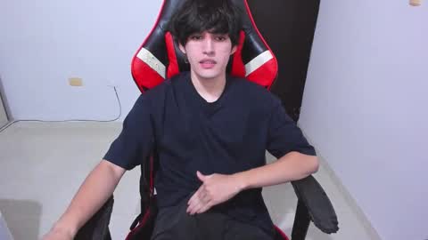 Snapshot of eren_tatakae chatting on March 3, 12:39 am eren_tatakae online show from March 3, 12:39 am