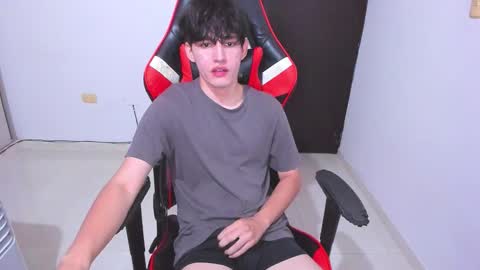 Snapshot of eren_tatakae chatting on March 12, 1:23 am eren_tatakae online show from March 12, 1:23 am