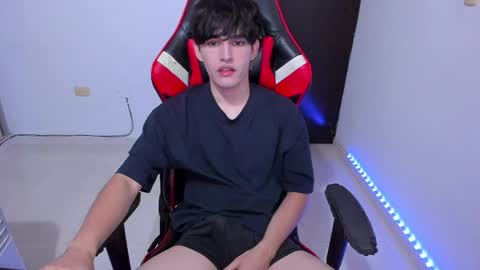 Snapshot of eren_tatakae chatting on March 25, 2:28 am eren_tatakae online show from March 25, 2:28 am