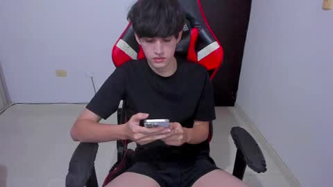 Snapshot of eren_tatakae chatting on April 1, 11:57 pm eren_tatakae online show from April 1, 11:57 pm